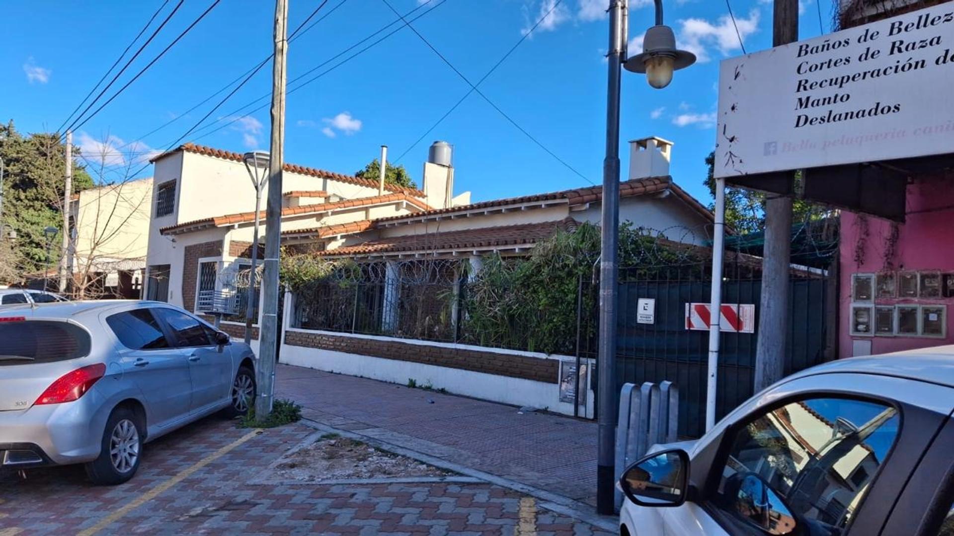 Av. Angel T. De Alvear 700