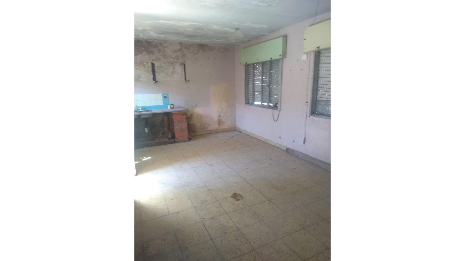 EXCELENTE CASA A REFACCIONAR