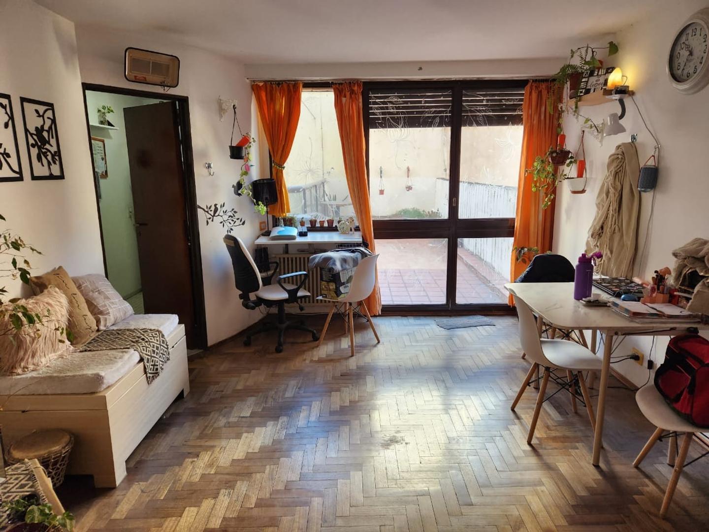 Buenos Aires 411 , Piso 1