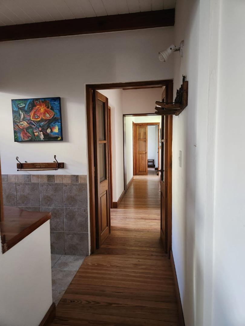 Casa de doble altura, estilo toscano de 3 dorm