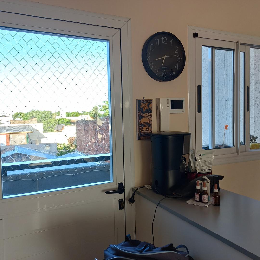 Departamento tres Amb. Casi nuevo. 3 Cdras. Estac.