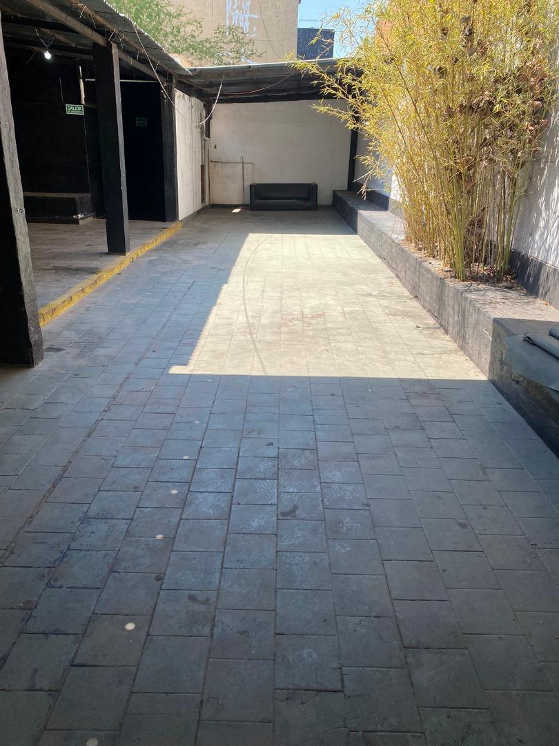 Oficina 5 ambientes con 4 baños