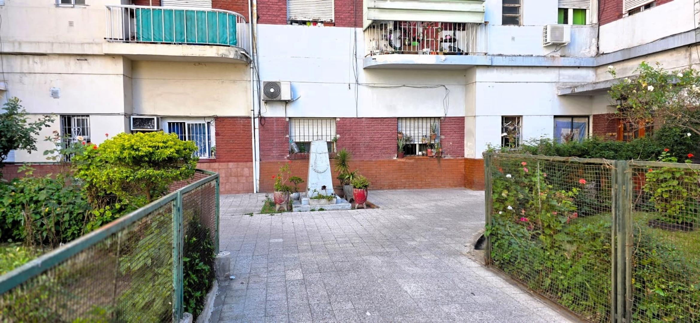 DEPARTAMENTO DE 3 AMBIENTES PLANTA BAJA CON GRAN PATIO