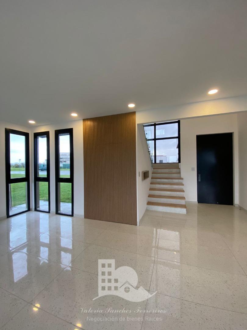 Casa 4 ambientes con 4 baños