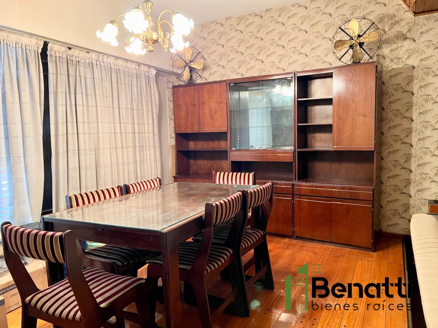 Casa 3 ambientes amueblada c/cochera, patio y terraza. VENTA