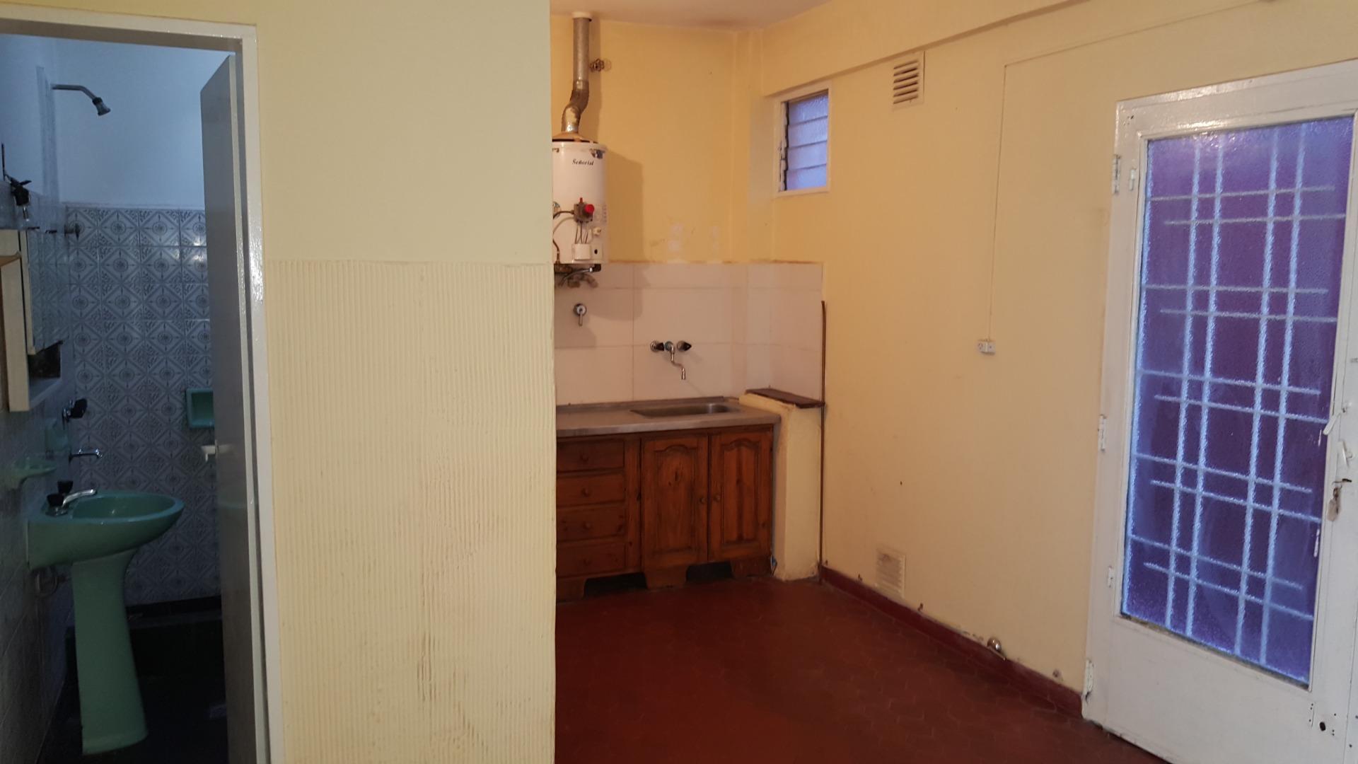 Roque Saenz Peña 2774 , Piso pb