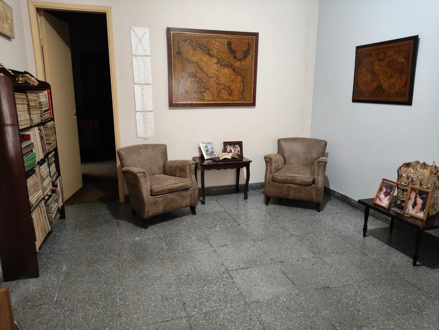 Casa 6 ambientes con 2 baños