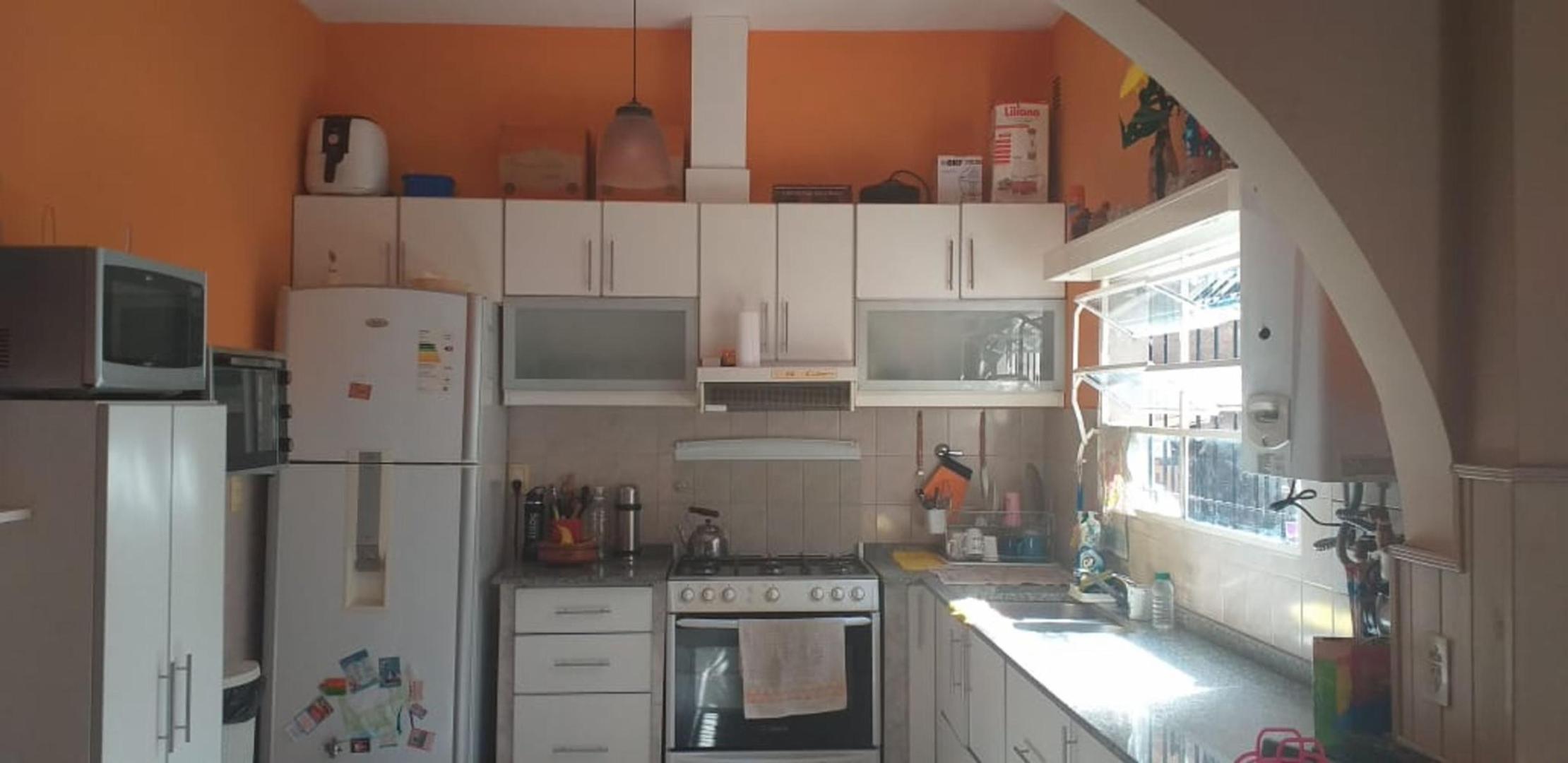 CASA 4 AMB CON COCHERA 2 VEHICULOS + TERRAZA - EN VENTA