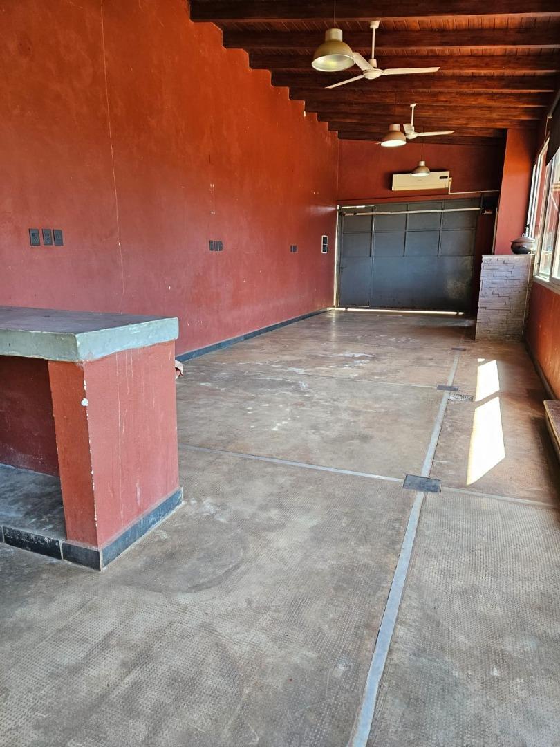 Casa 4 ambientes con 5 baños