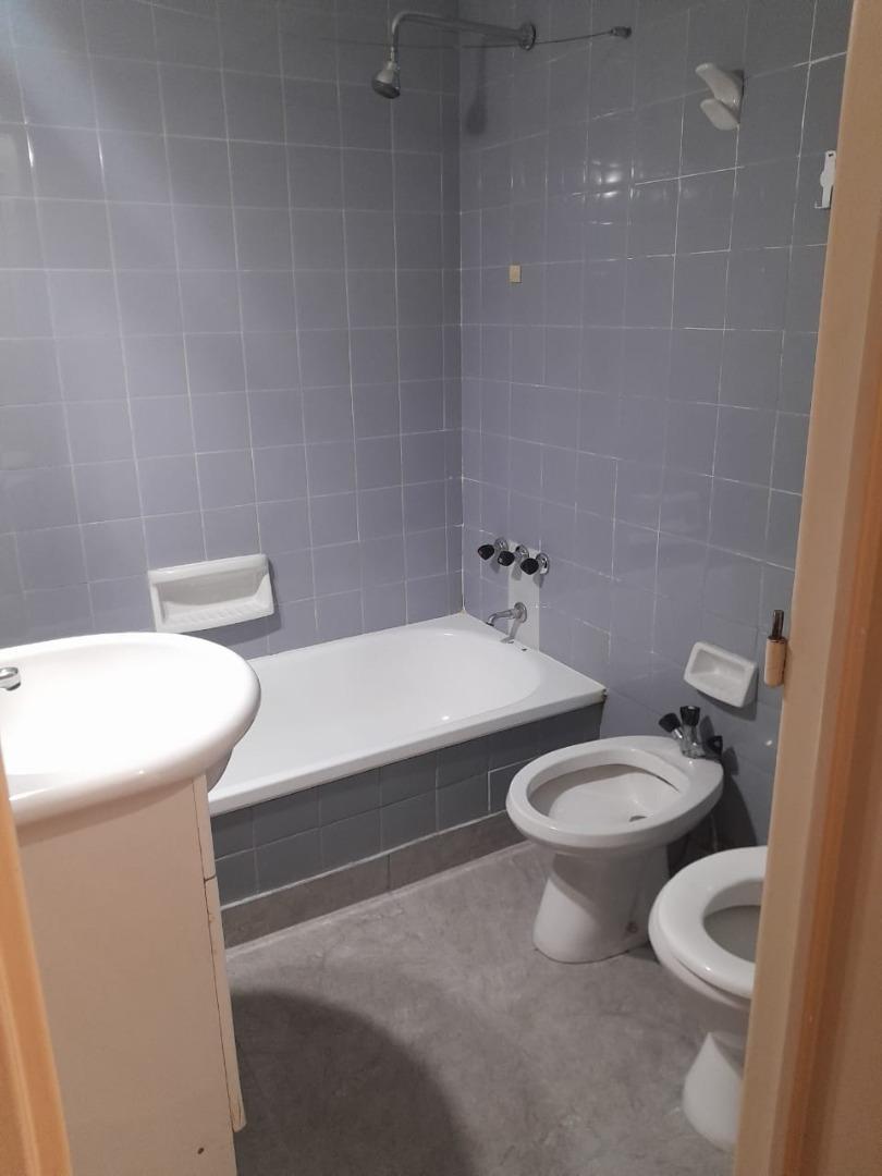 Sarmiento 1400, Piso 2