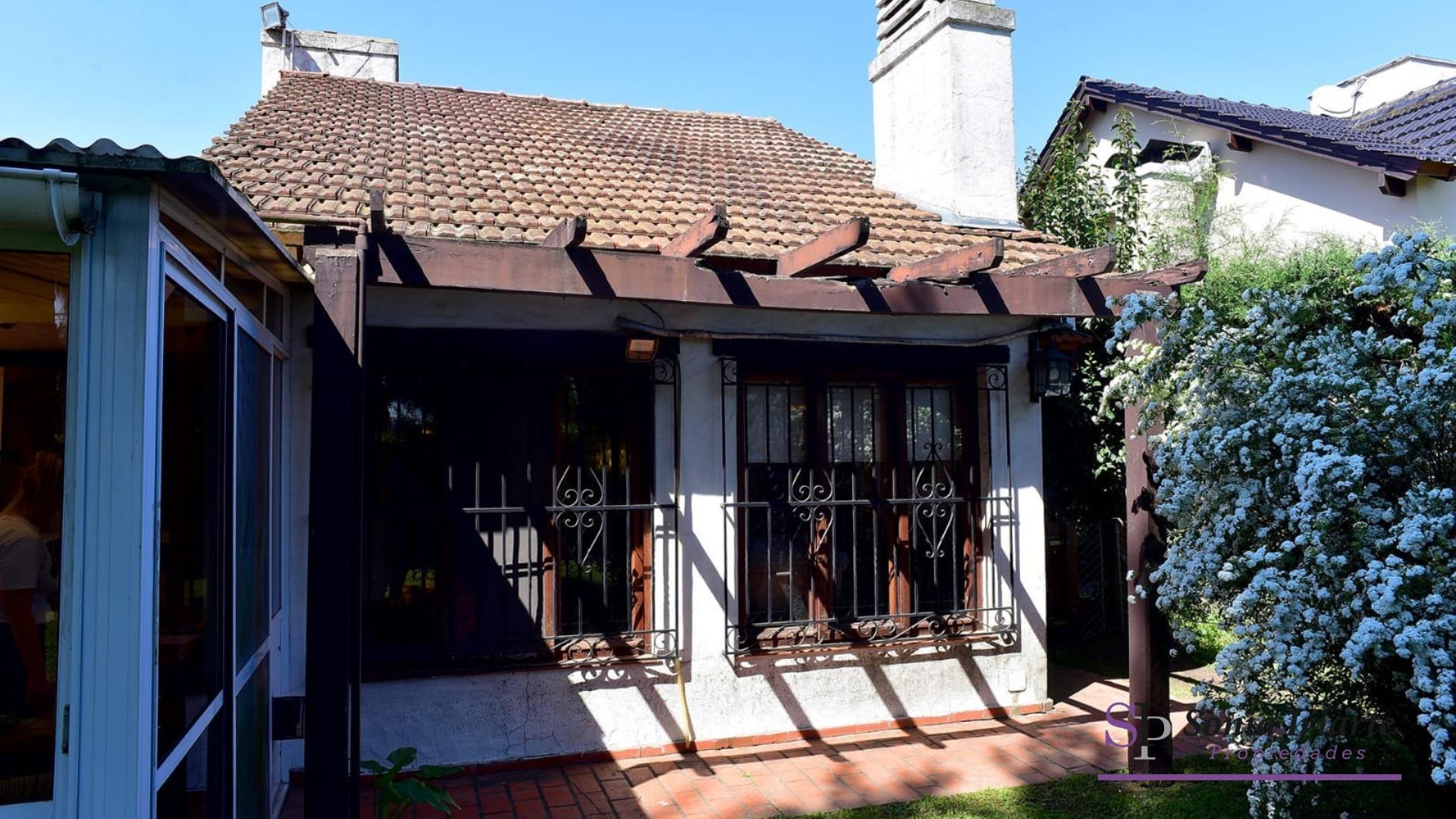 Casa 3 ambientes con 2 baños