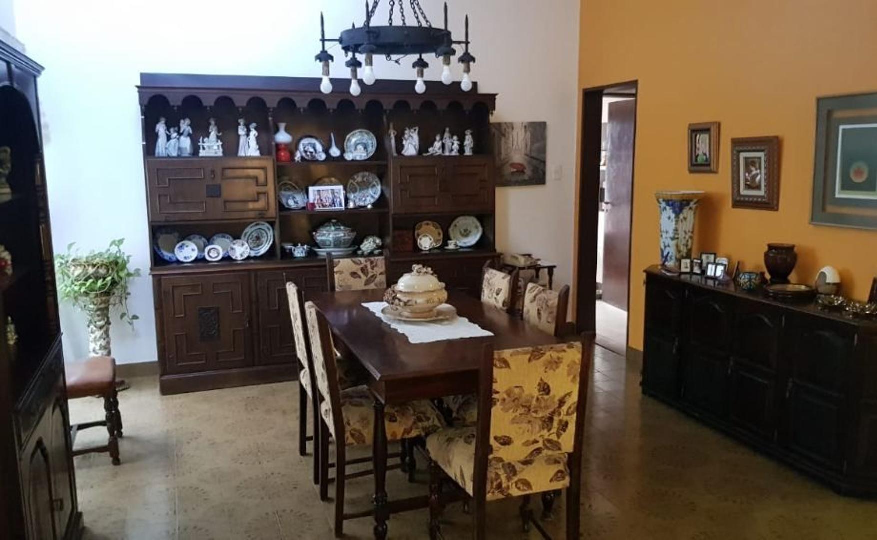 Casa 5 ambientes con 4 baños