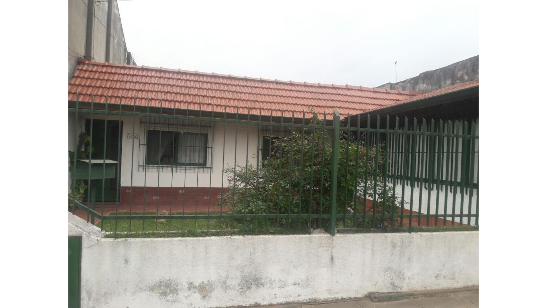 CASA 4 AMBIENTES EN VENTA, VILLA BALLESTER