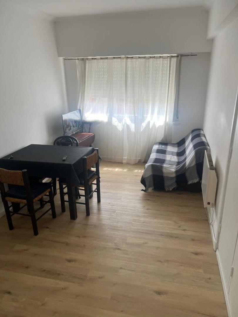 Depto 2 amb. Acepta jovenes. Max 4 personas