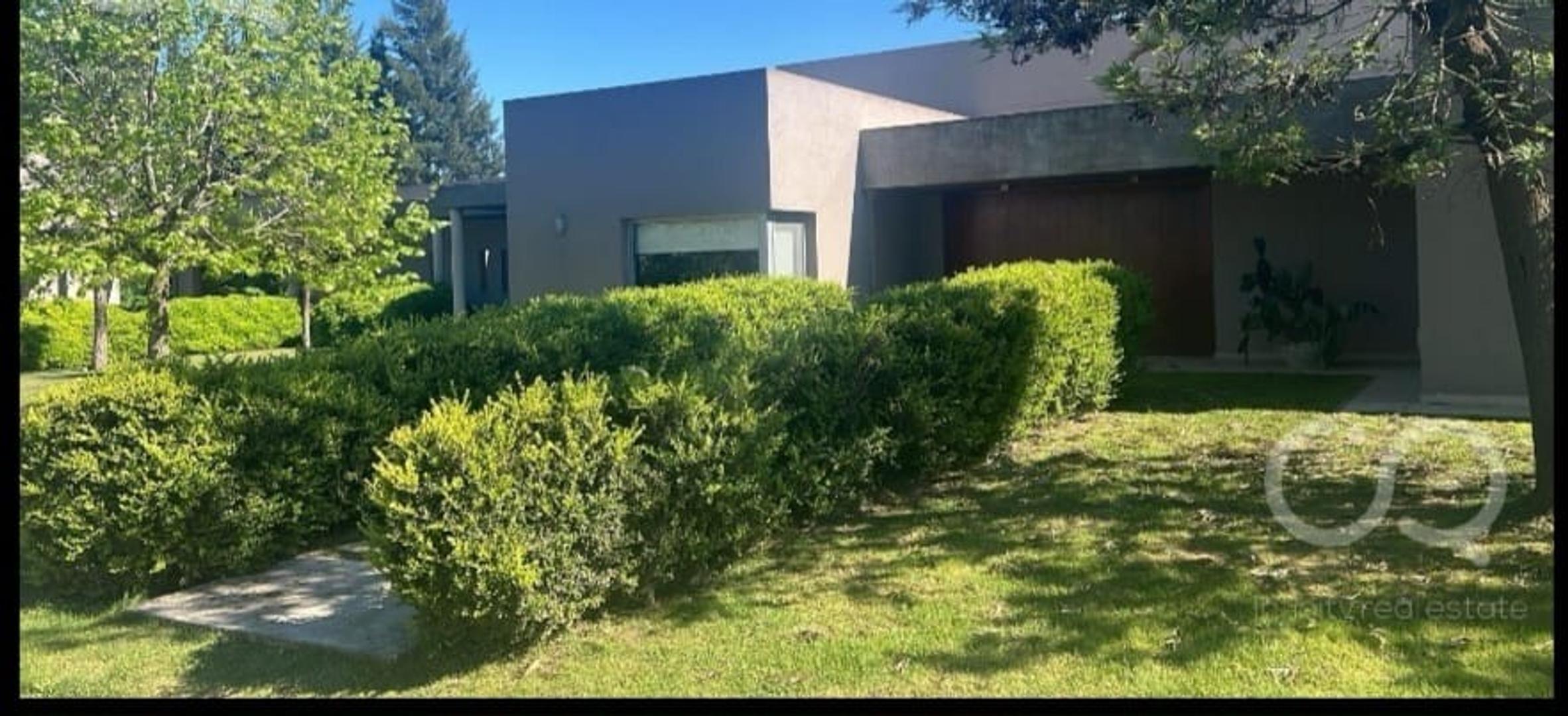 CASA 8 AMBIENTES EN FINCAS DE SAN VICENTE-SPORTING