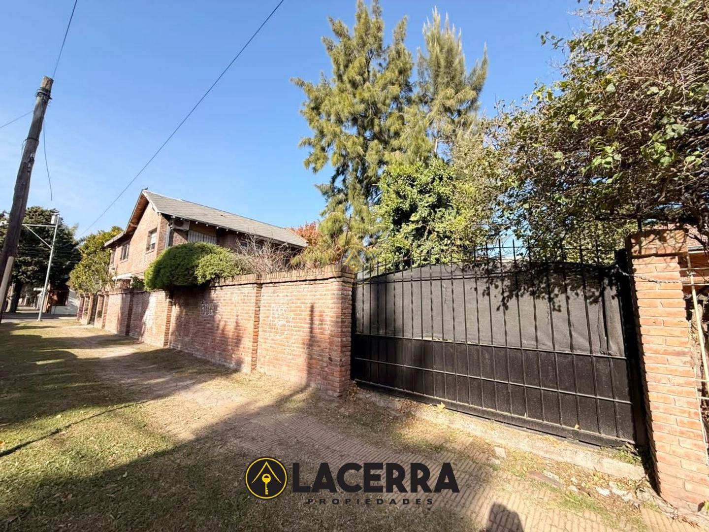 Casa 5 ambientes con parque en Villa Ballester