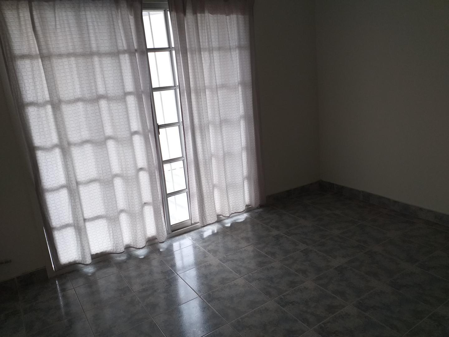 VENTA CASA DE DOS PISOS EXCELENTE