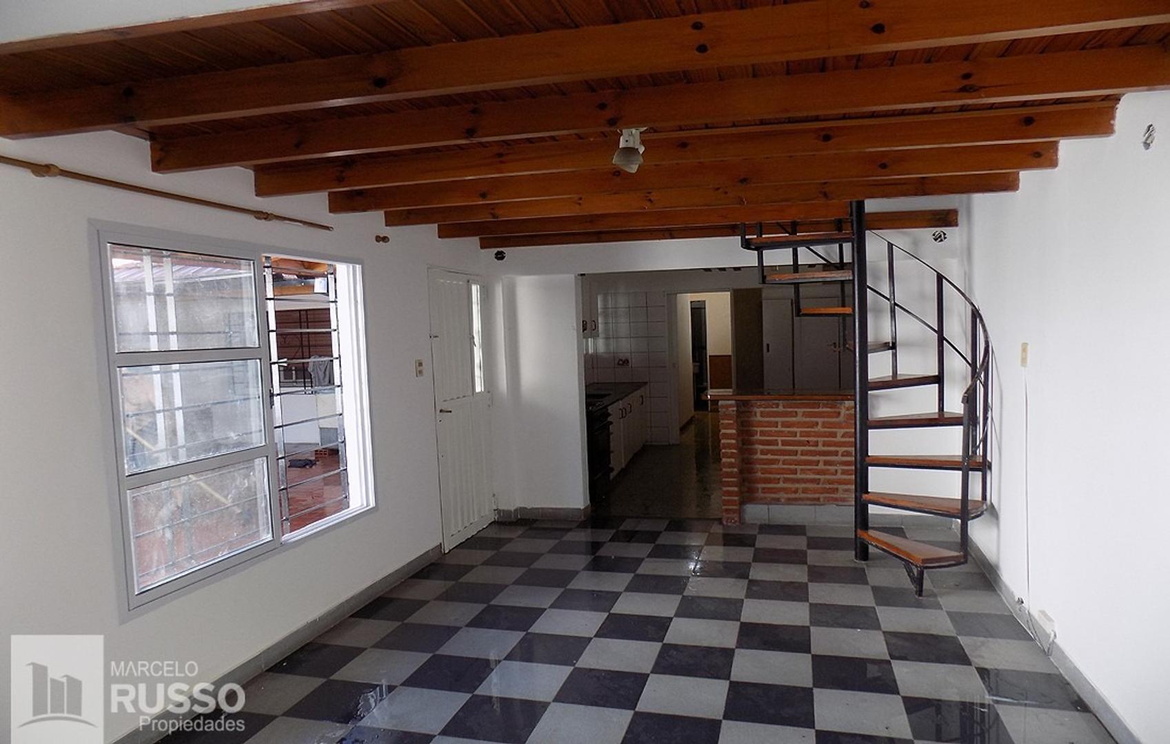 Depto Tipo Casa 4 ambientes con 2 baños