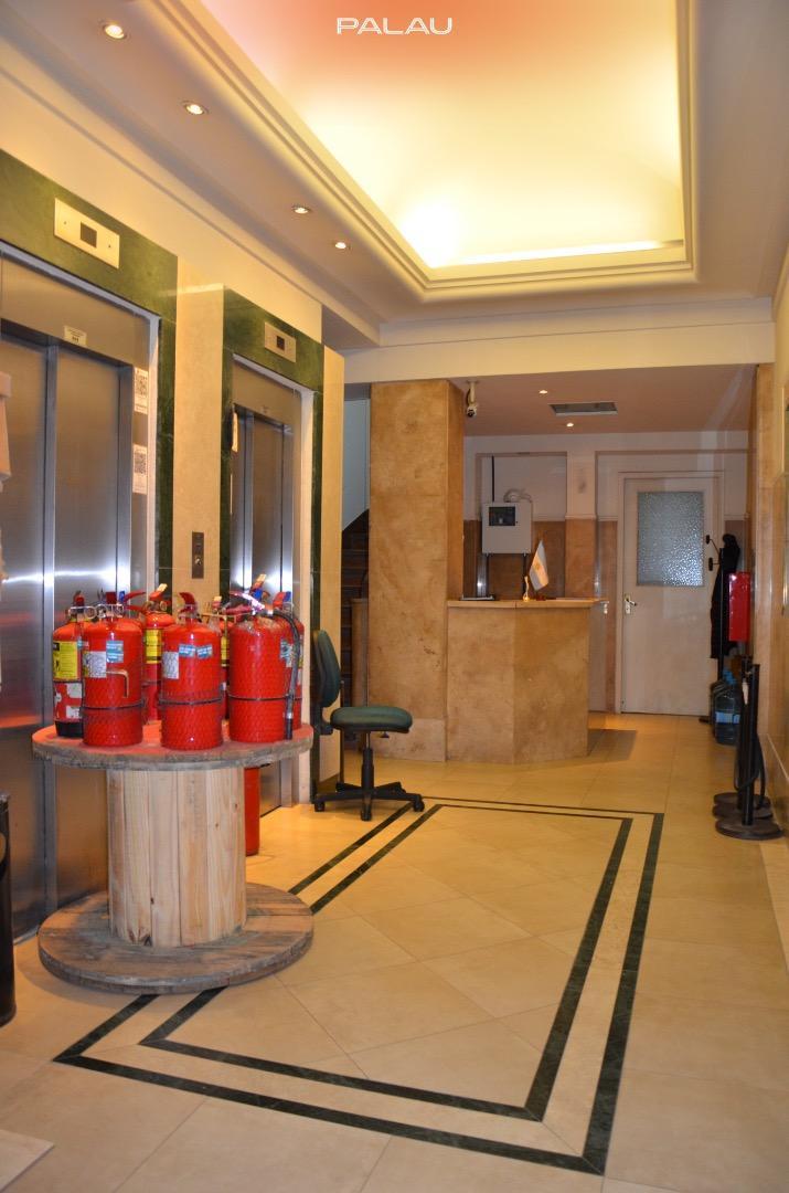 Reconquista 341 - Edificio de Oficinas en Block