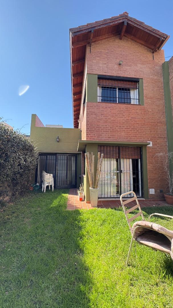 Casa 5 ambientes con 3 baños