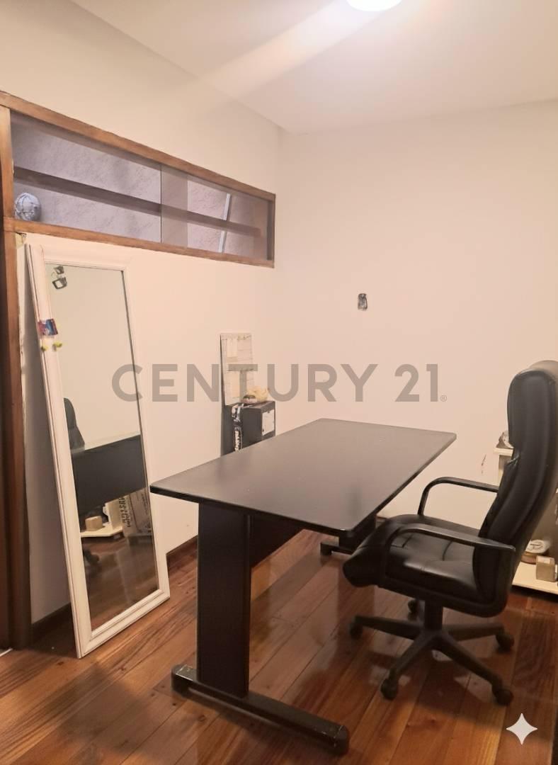 Casa 10 ambientes con 3 baños