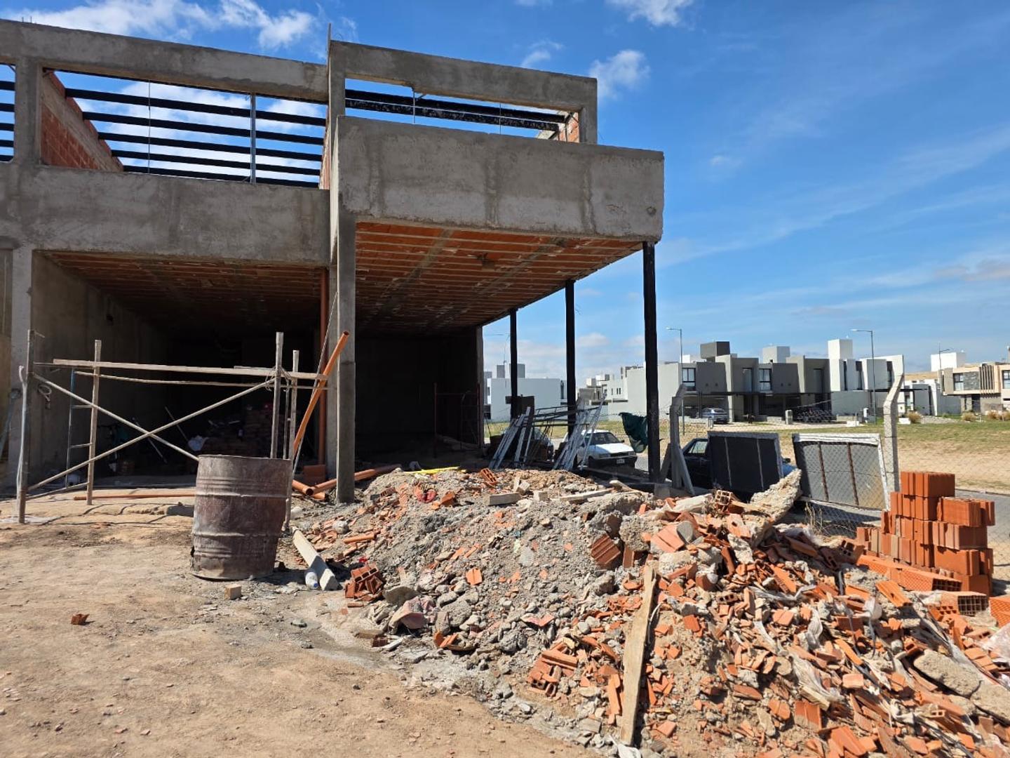 Local en Alquiler en Solares de Manatiales, $ 3.200.000