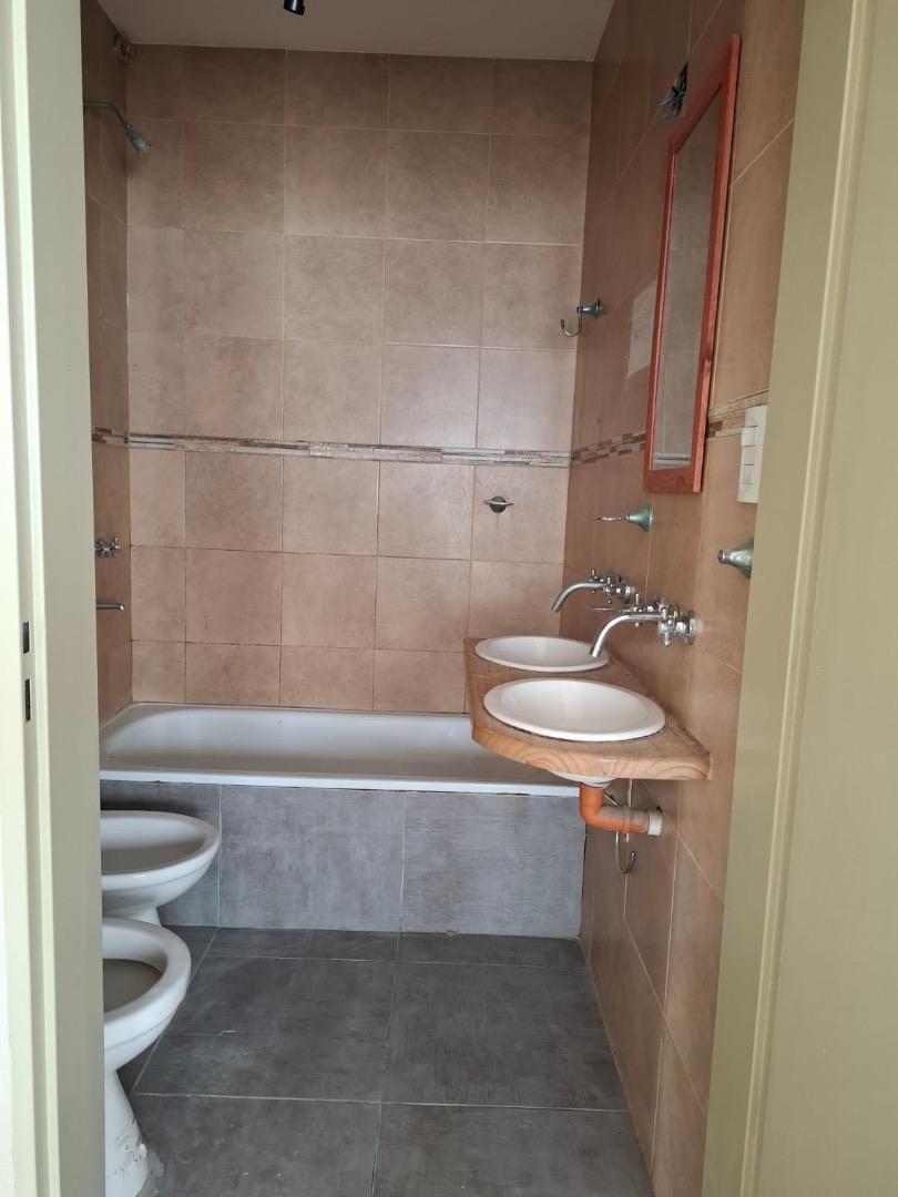 Casa 7 ambientes con 6 baños