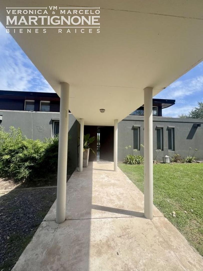 Casa 6 ambientes con 5 baños