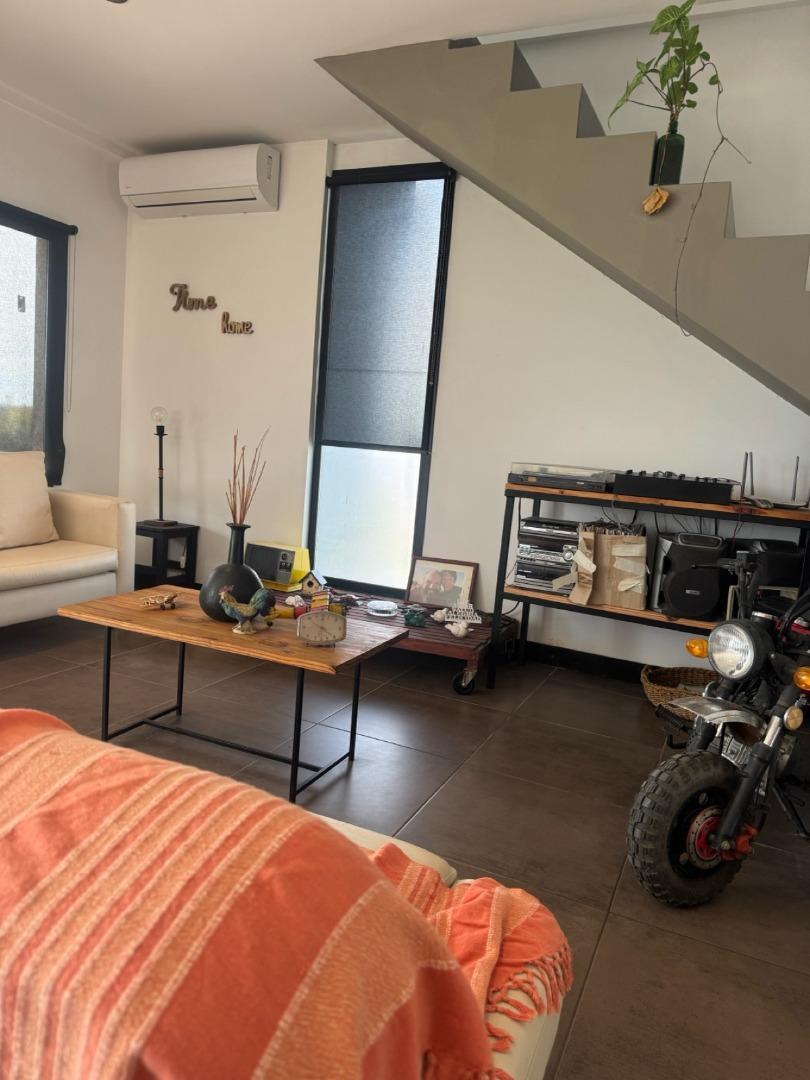 Casa en Venta con 4 cocheras