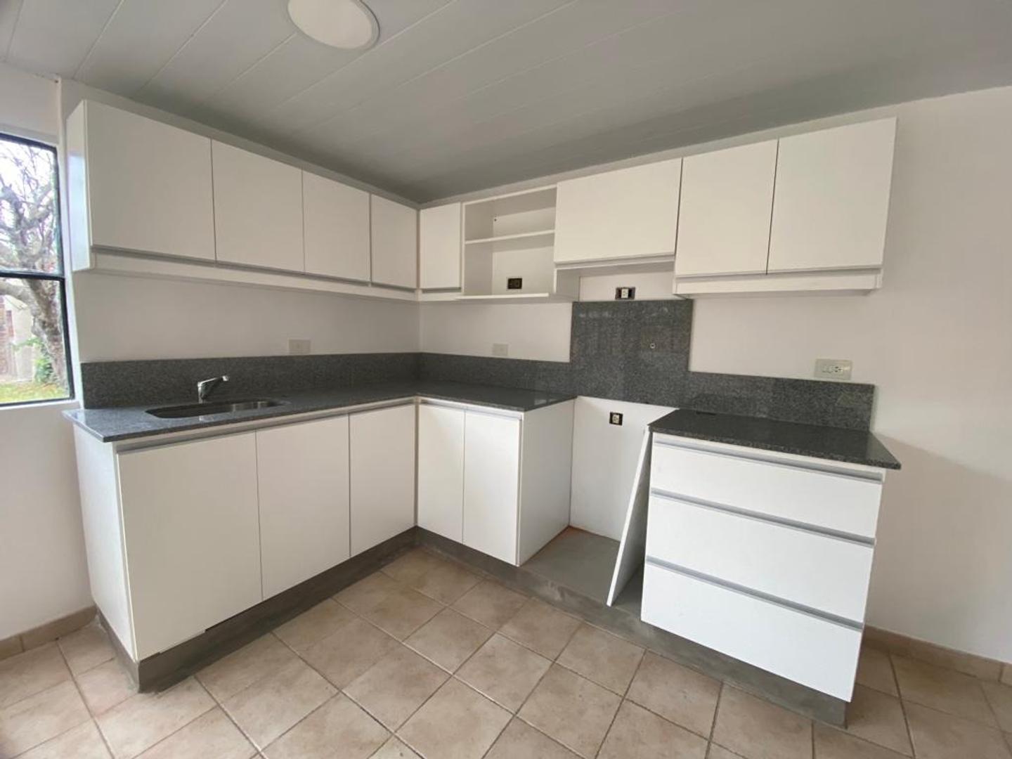 Casa 4 ambientes con 1 baño