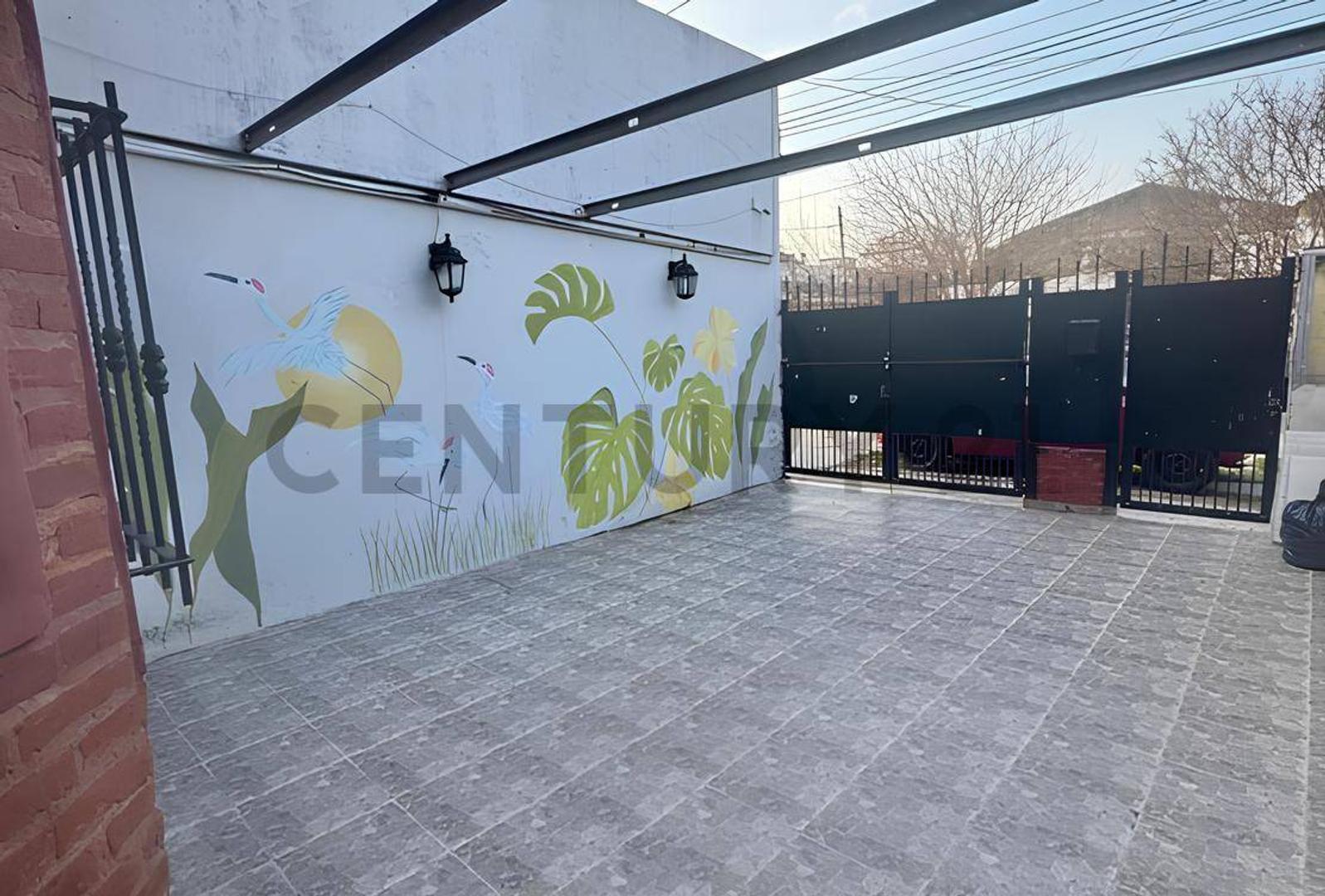 VENTA DUPLEX 4 AMB C/COCHERA Y JARDIN.VILLA BOSCH