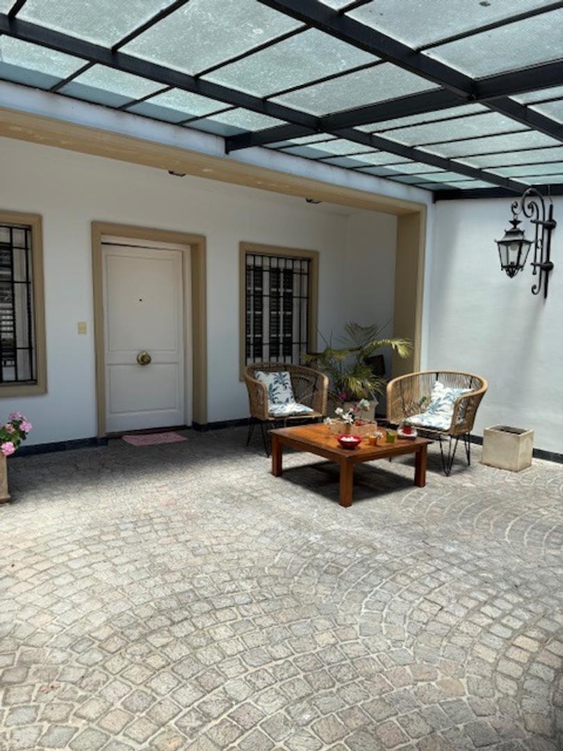 Excelente Casa Martínez Libertador al río.