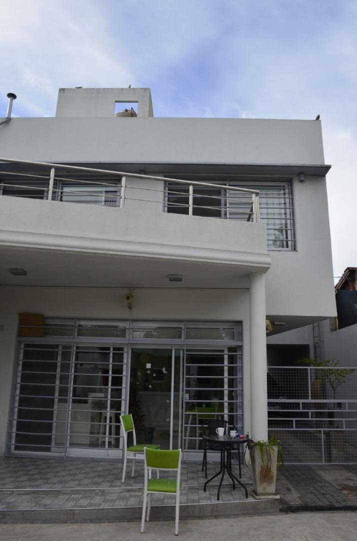 Hermosa casa de categoria 5 amb. Centro de Ituz. Sur