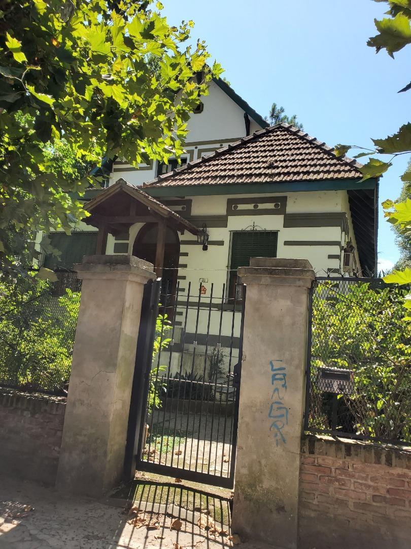 Casa 6 ambientes con 3 baños