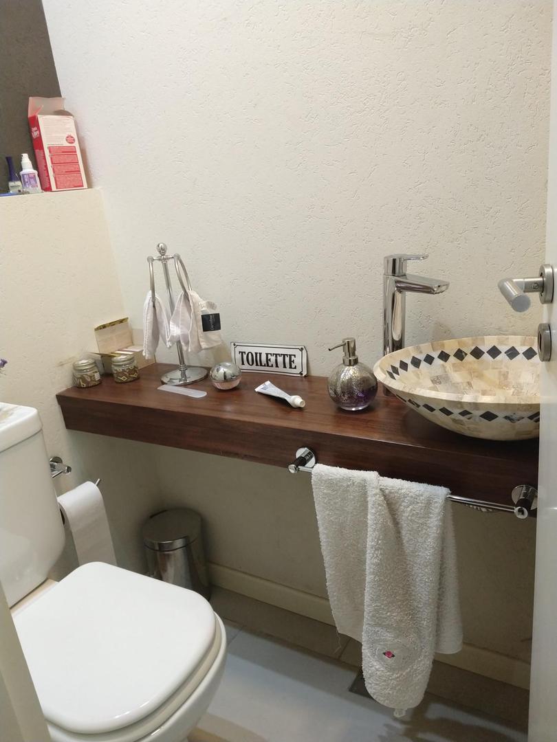 Casa en Alquiler con 1 cochera