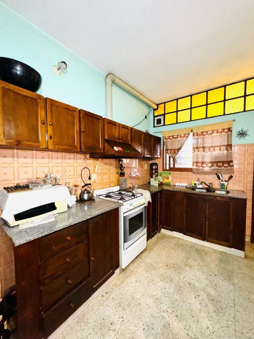 Casa 5 ambientes con 2 baños