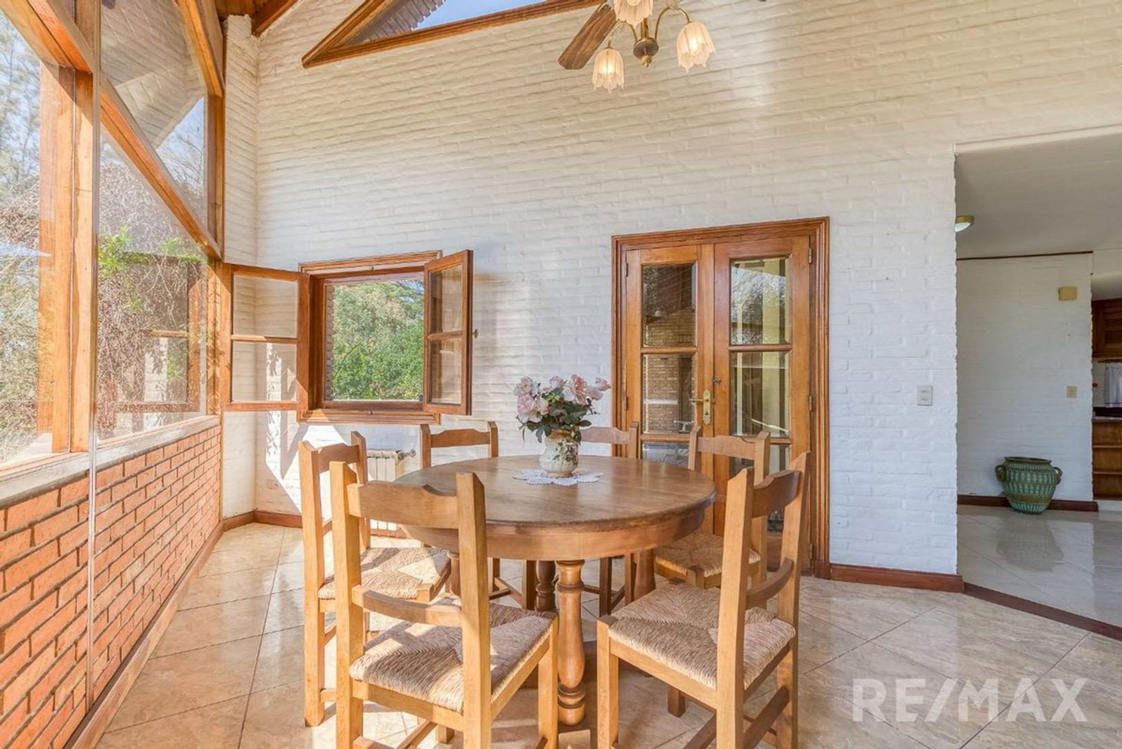 VENTA CASA 4 AMB  C/PILETA  LAS PRADERAS DE LUJAN