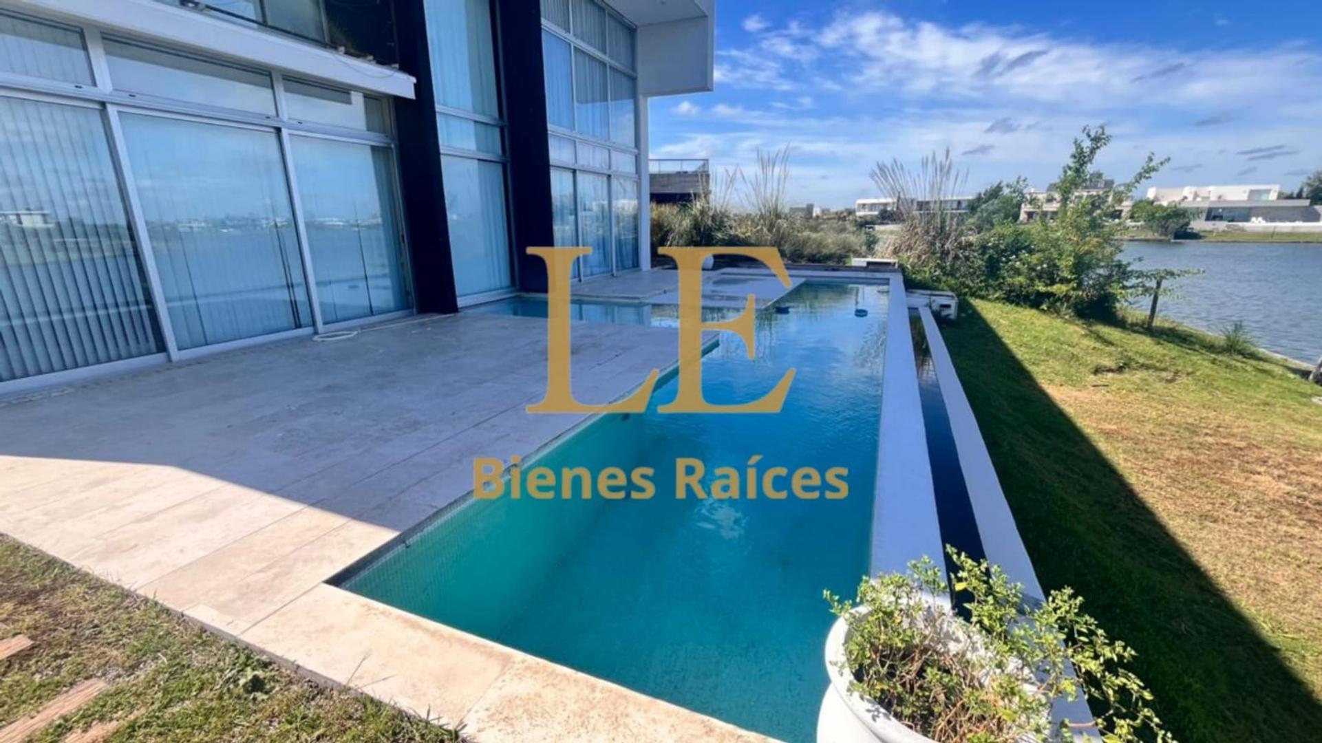 Casa en Venta con 4 cocheras