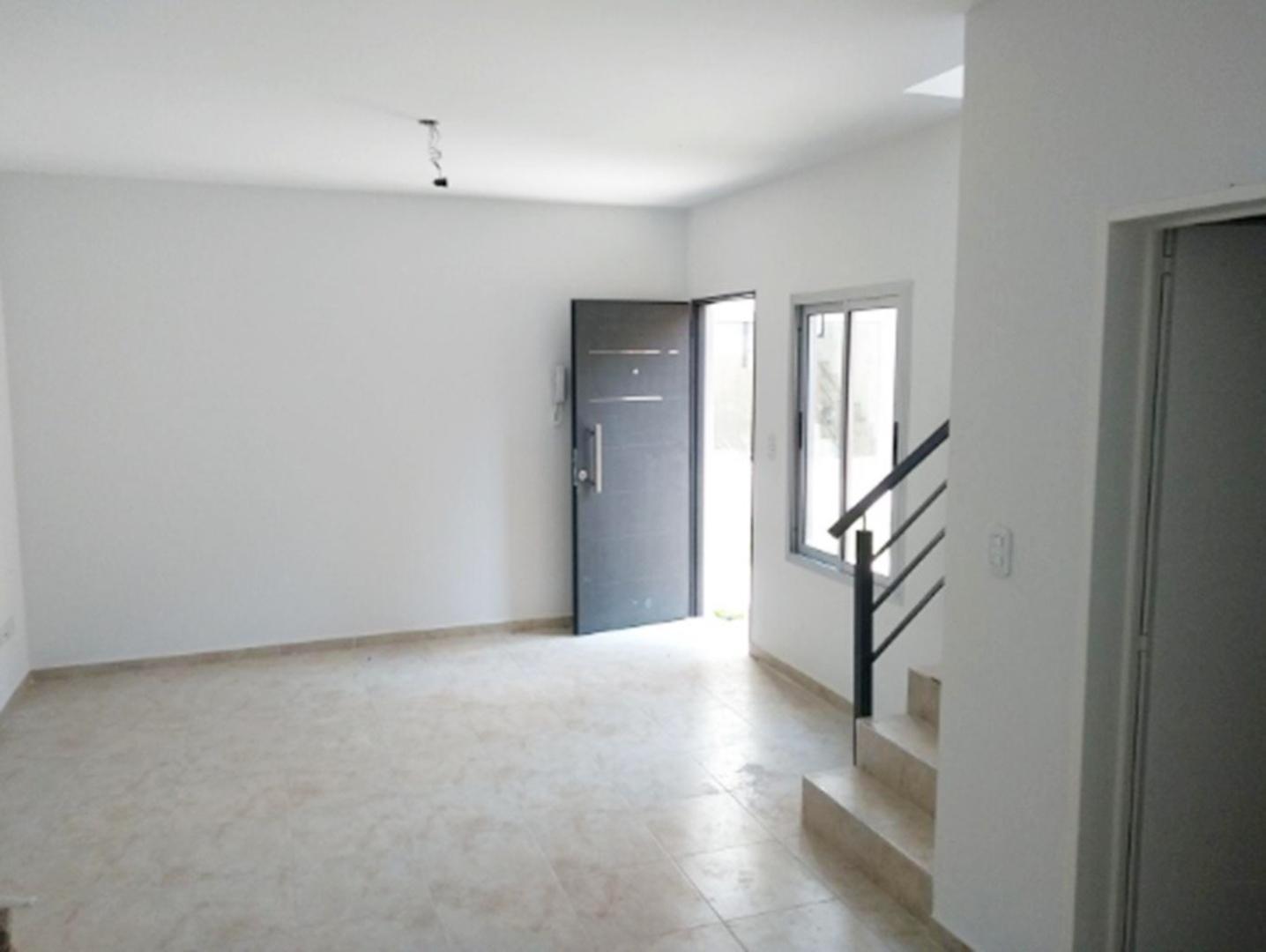 Casa 3 ambientes con 2 baños