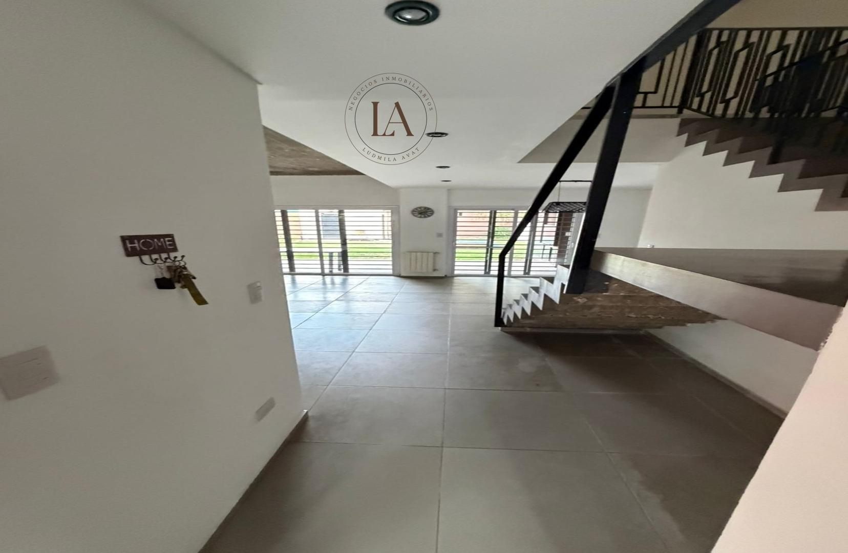 Casa 5 ambientes con 4 baños