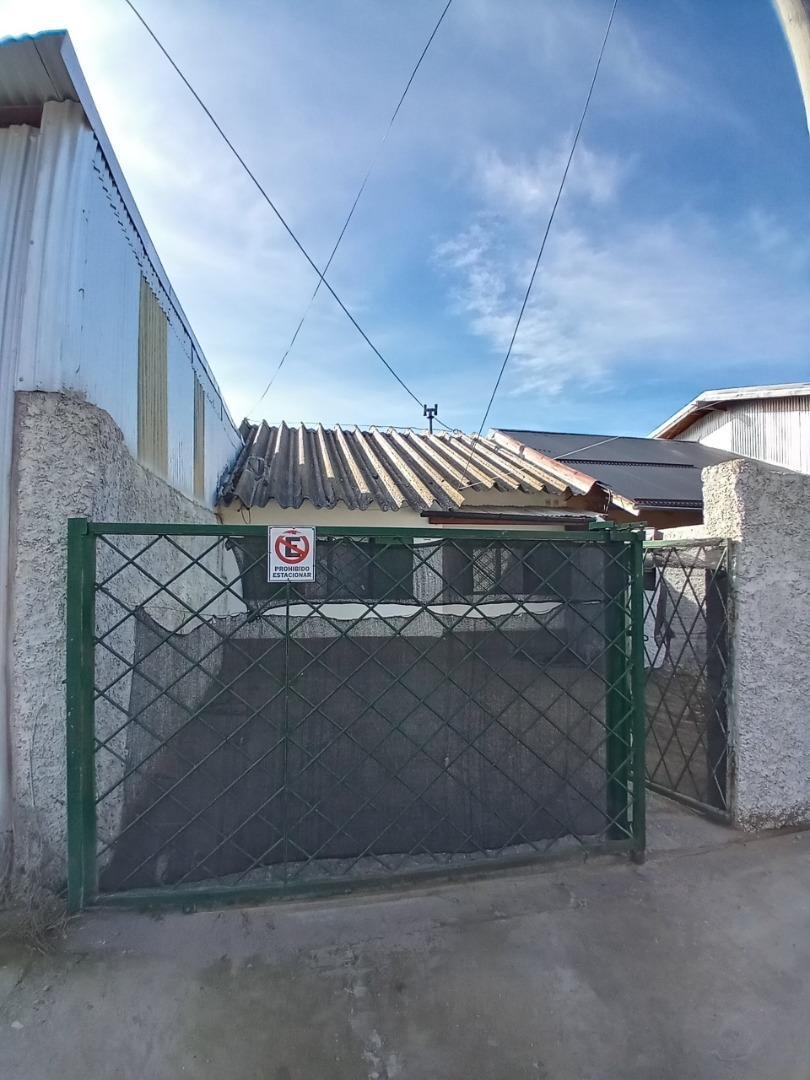 Casa 3 ambientes + galpón y amplio patio trasero