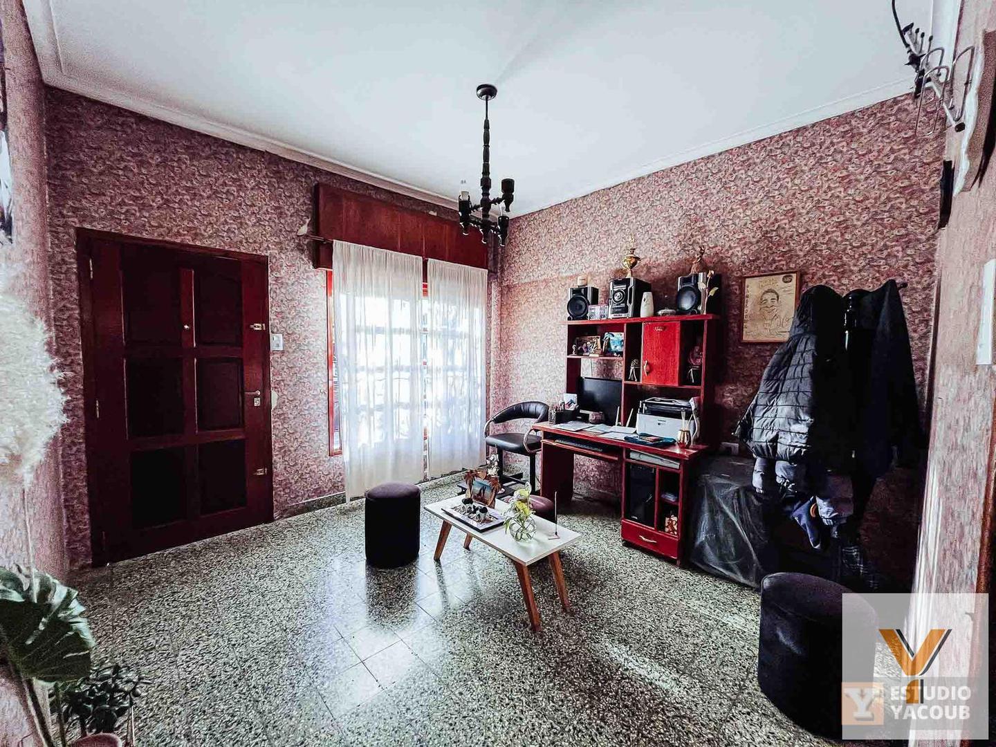 Casa en venta - 2 Dormitorios 1 Baño - Cocheras - 420Mts2 - Berisso