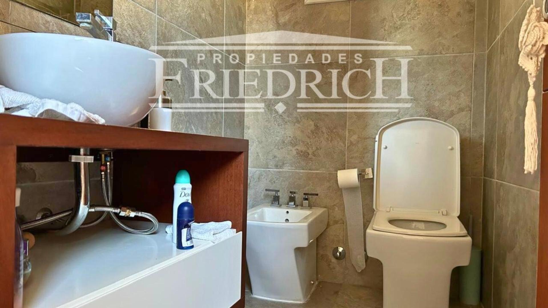 Casa 4 ambientes con 3 baños