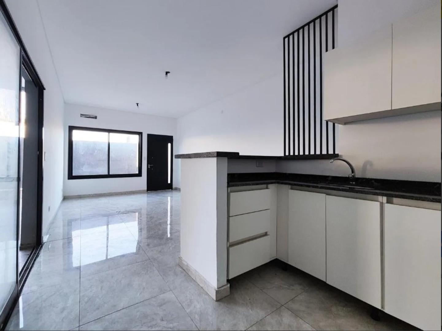 Casa 3 ambientes con 2 baños