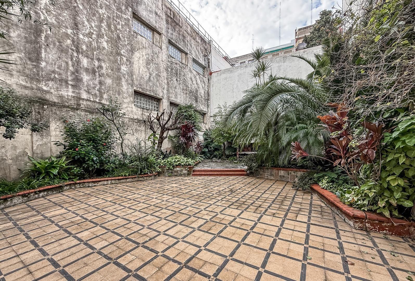 Venta Departamento 4 Ambientes con Patio, Flores