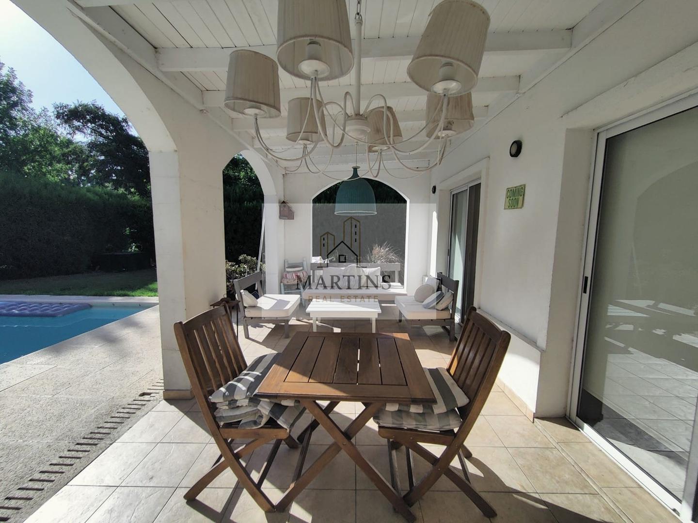 Casa con pileta en Los Jazmines Pilar del Este