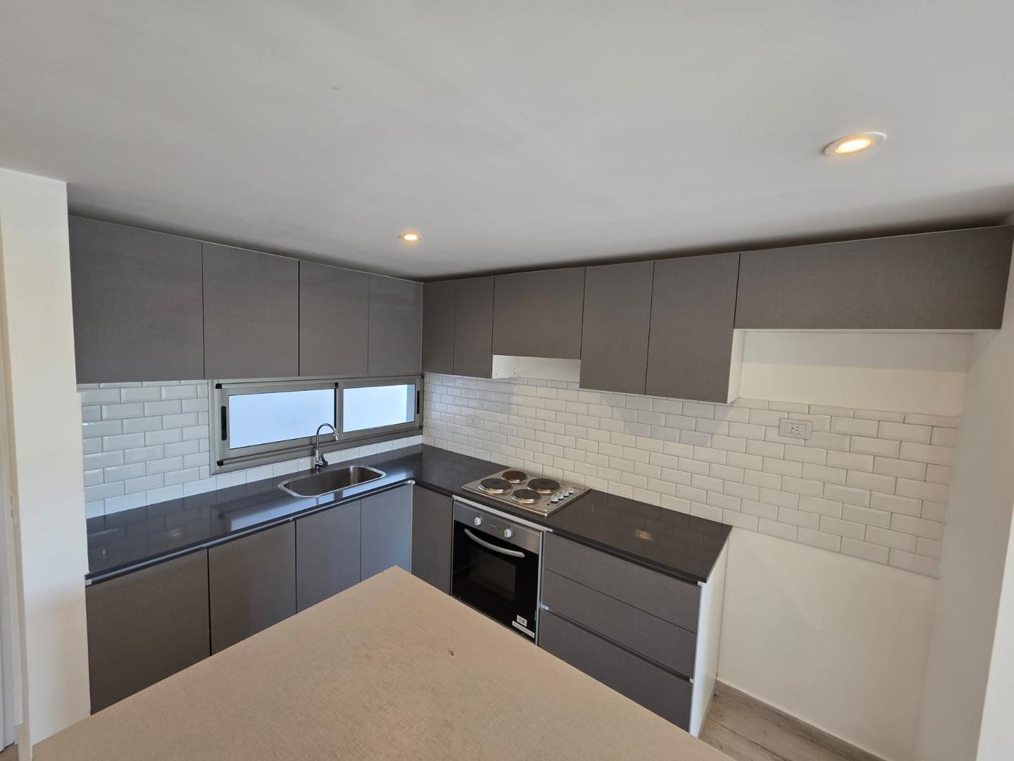 Av. Cazon 600, Piso 2