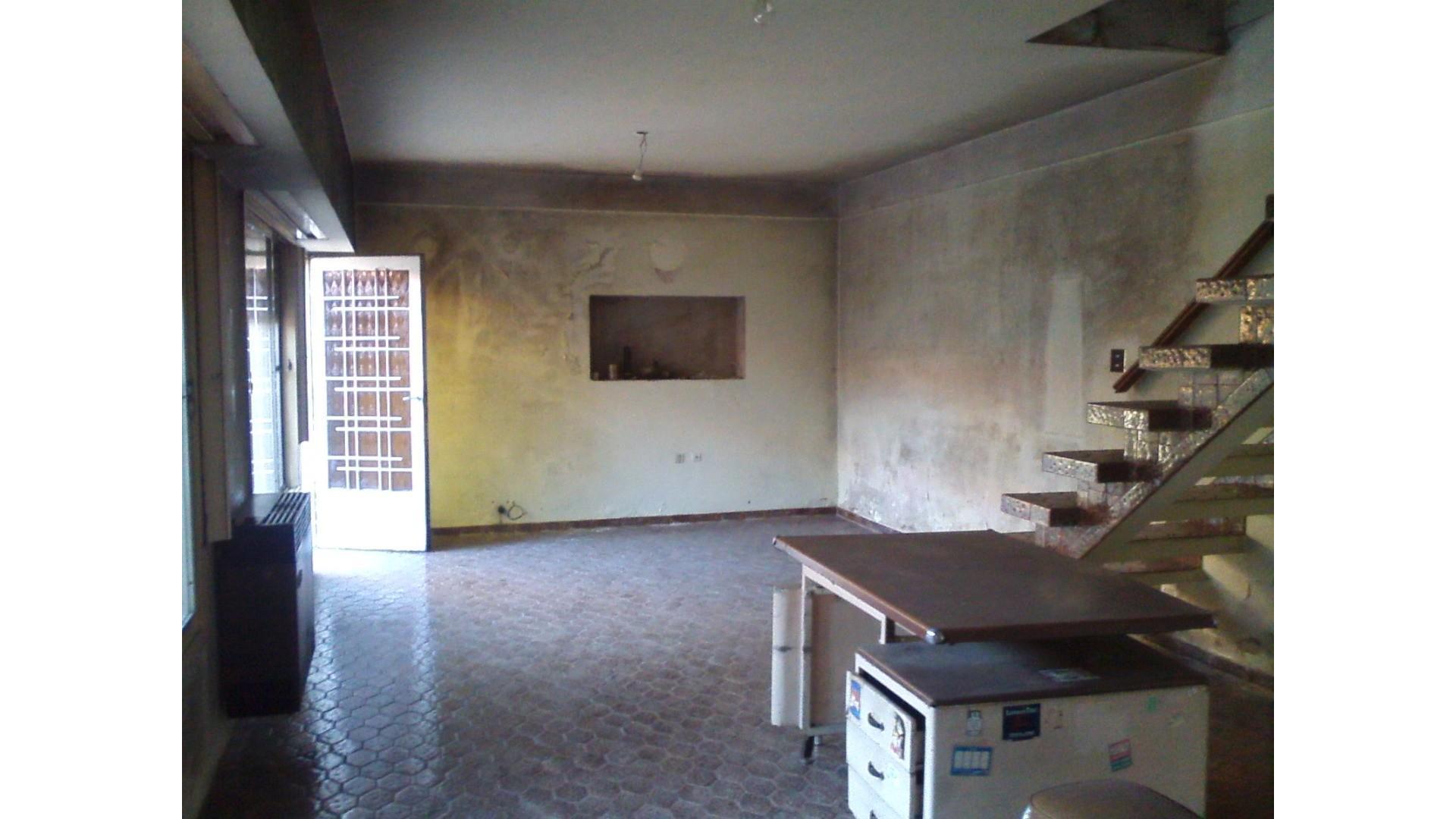 Casa Interna de Gran Dimensión  4 Amb  en Venta