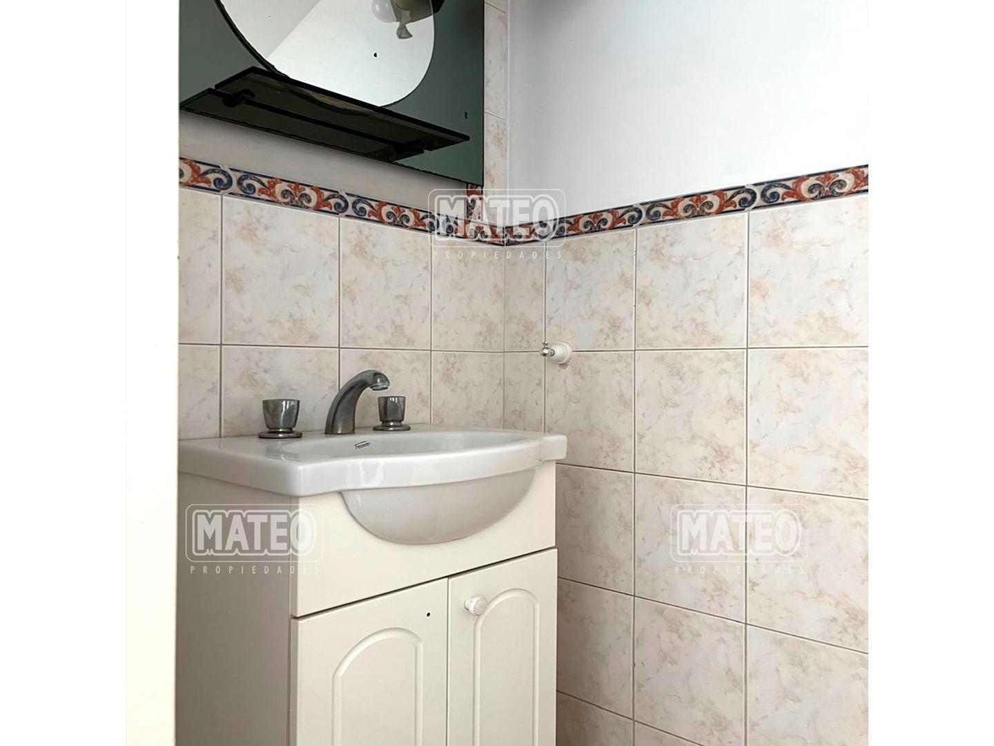 Casa en Alquiler con 1 cochera