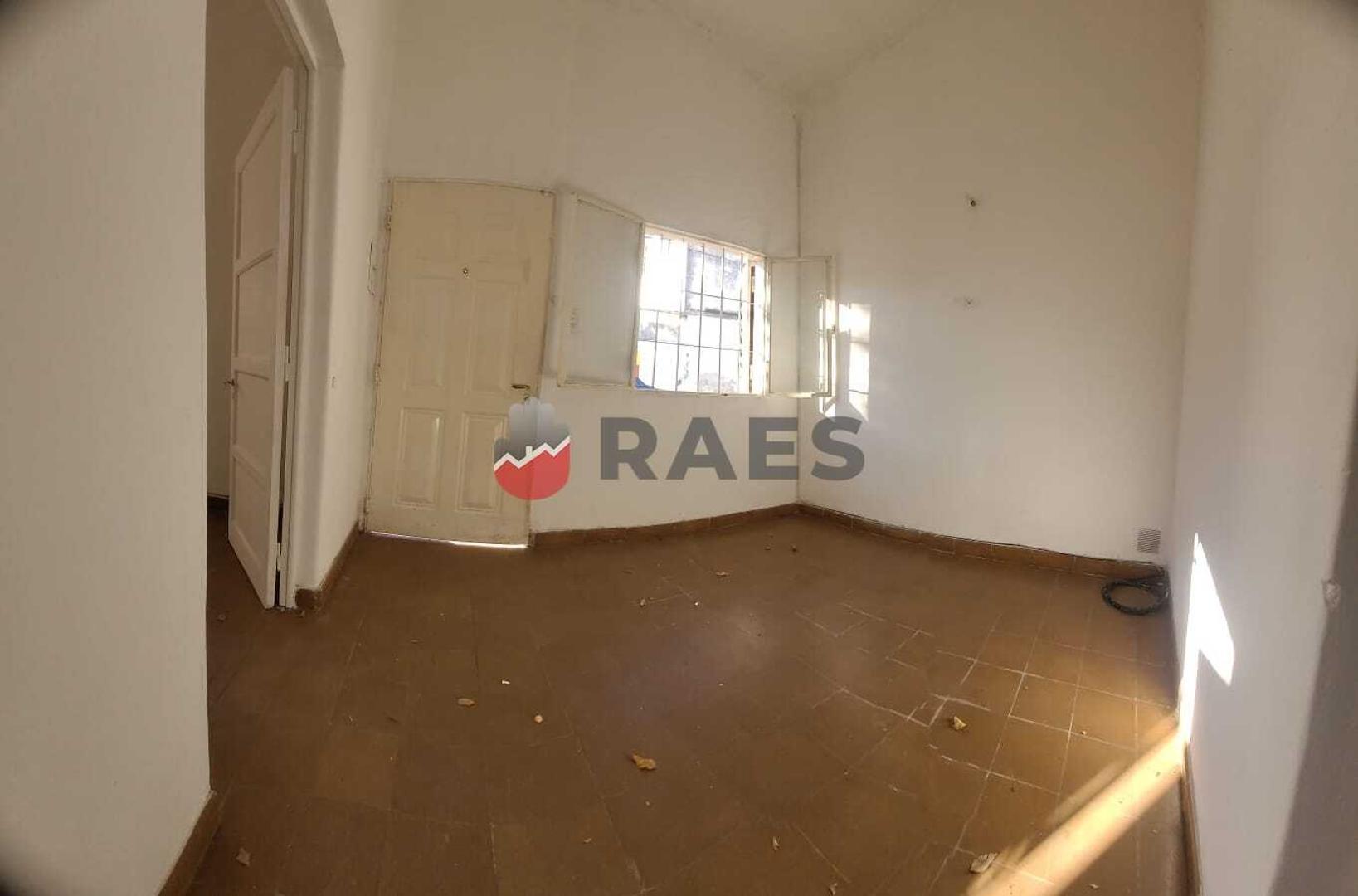 SE VENDE CASA DE DOS DORMITORIOS - 200 MTS. DE AVDA. FREYRE